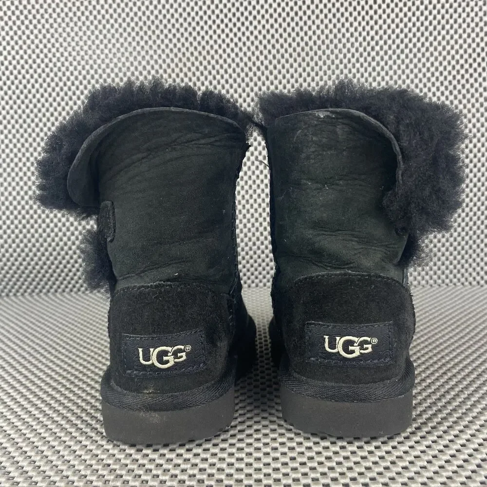 UGG bailey button